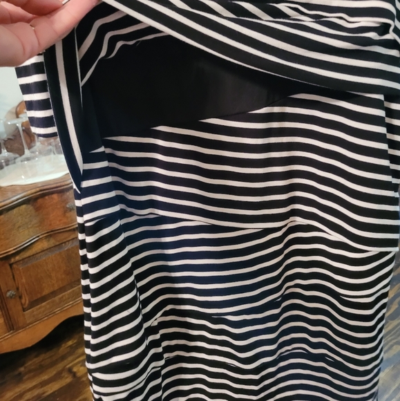 Black And White Dress - Picture 4 of 4